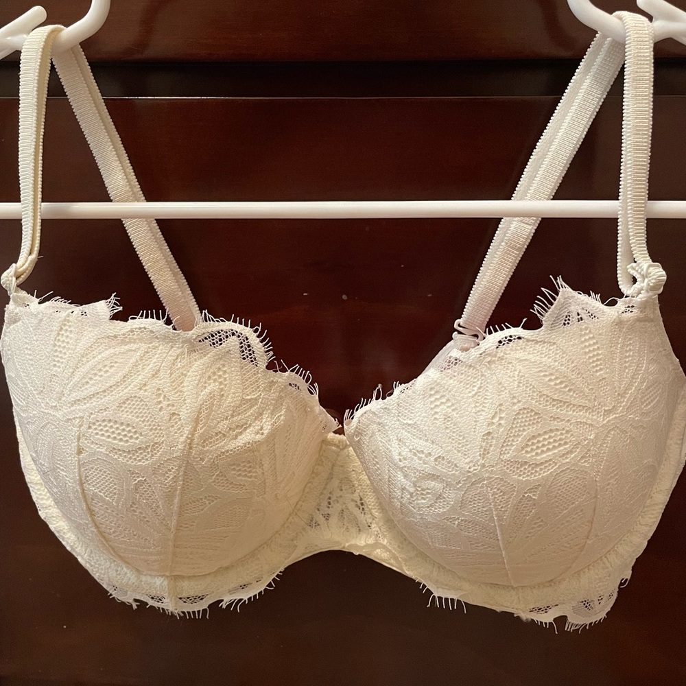 Victoria’s Secret PINK Date Push-up Bra in Ivory Size 34C